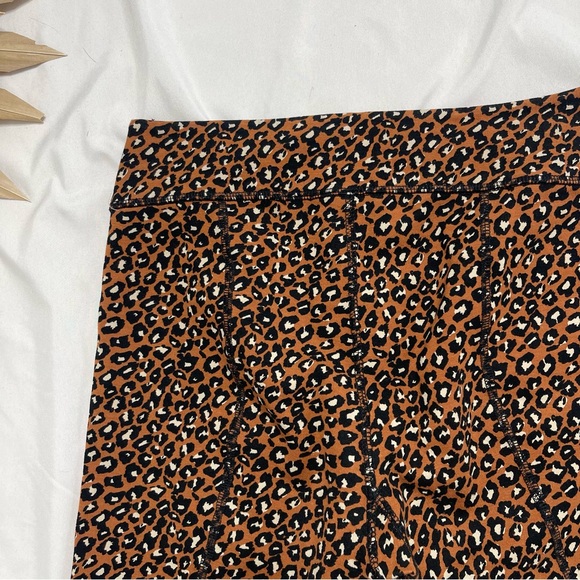 Free People Lucky Strike Leopard Cheetah Brown Zip Front Biker Shorts Size Small - Picture 6 of 6